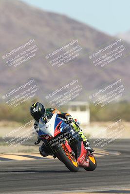 media/Oct-30-2025-Racers Edge (Thu) [[dabbdaf680]]/3-B Group/Session 2 (Turn 14)/